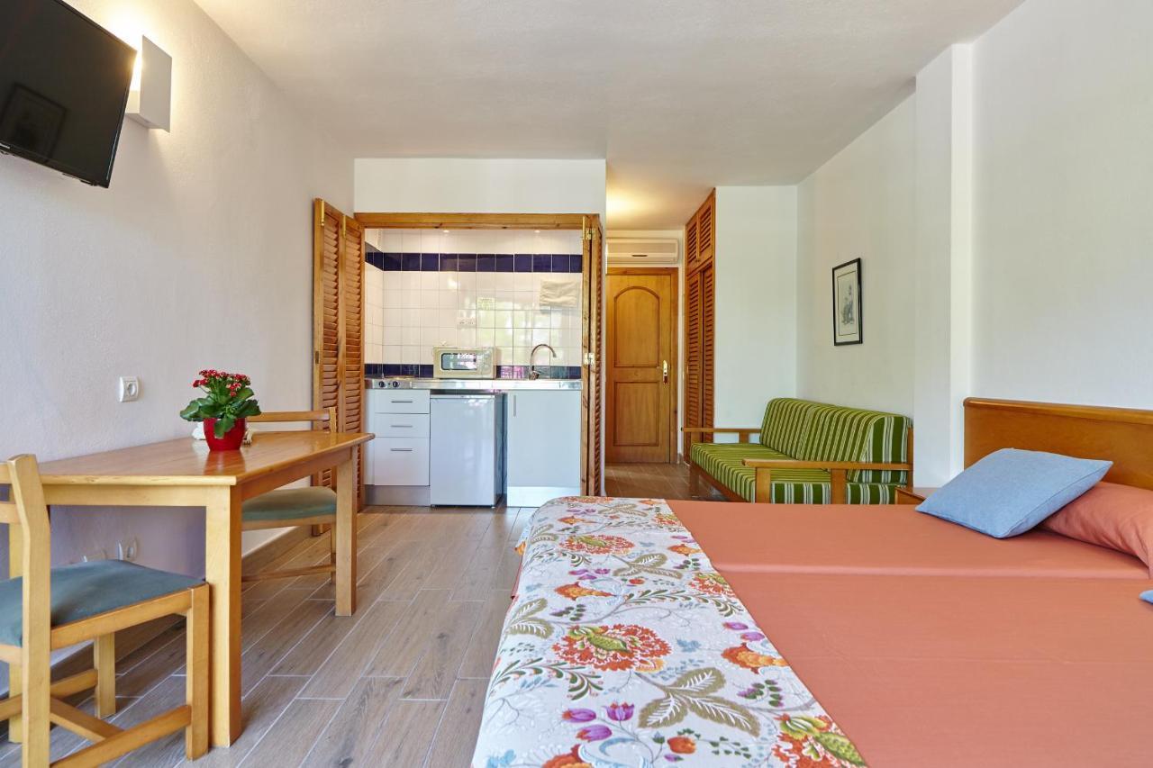 Apartamentos Ses Savines Sant Antoni de Portmany Dış mekan fotoğraf
