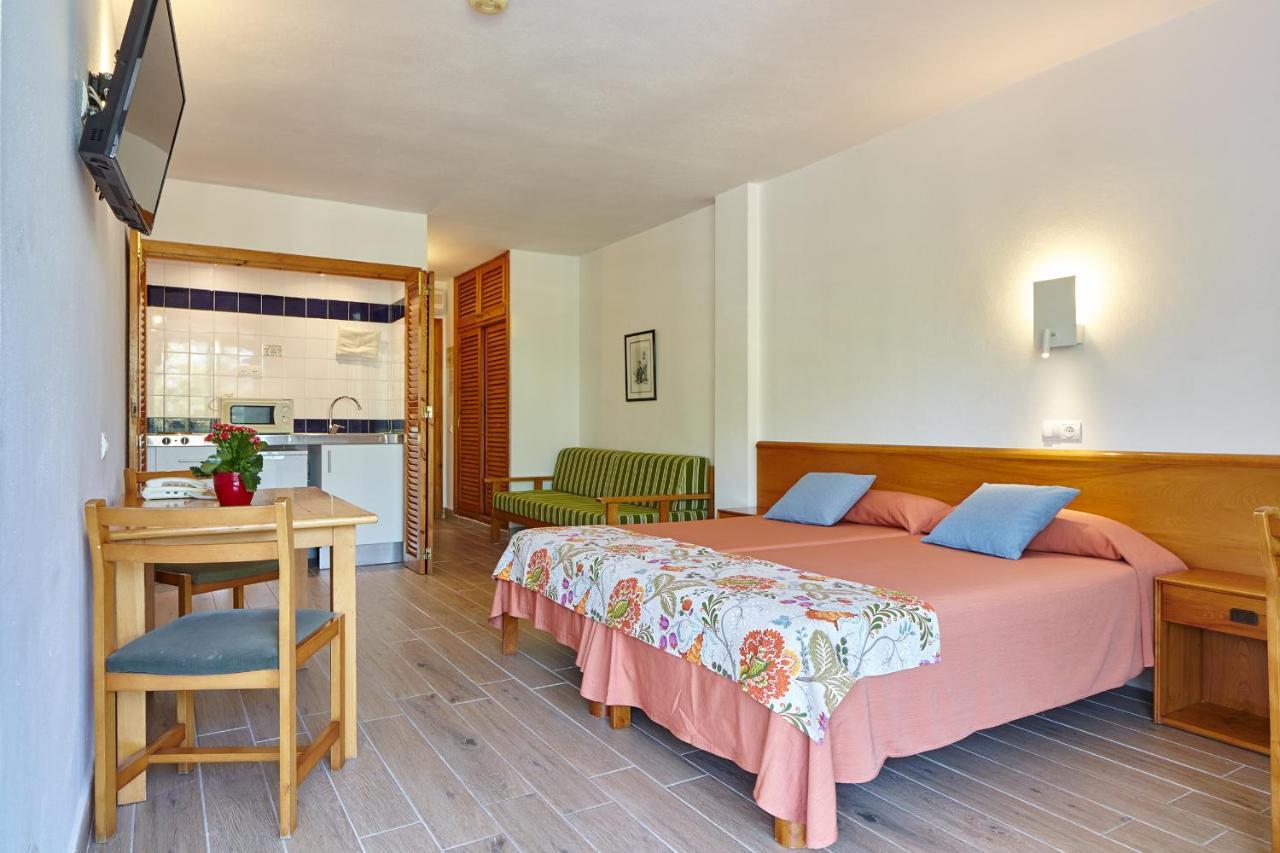 Apartamentos Ses Savines Sant Antoni de Portmany Dış mekan fotoğraf